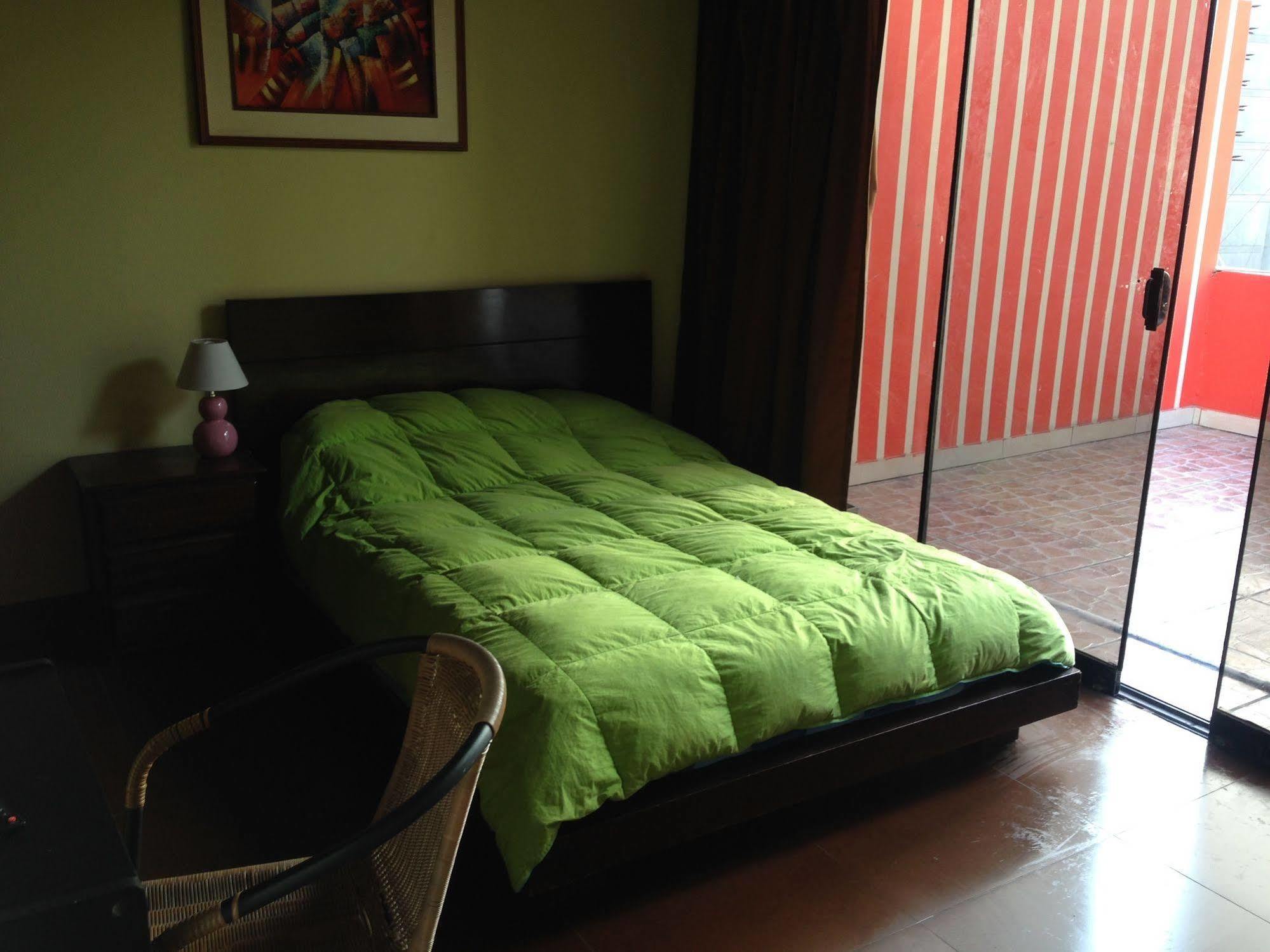 Waikiki Hostel Лима Екстериор снимка